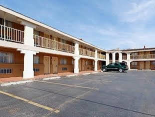 Executive Plus Inn And Suites Elk City Eksteriør billede