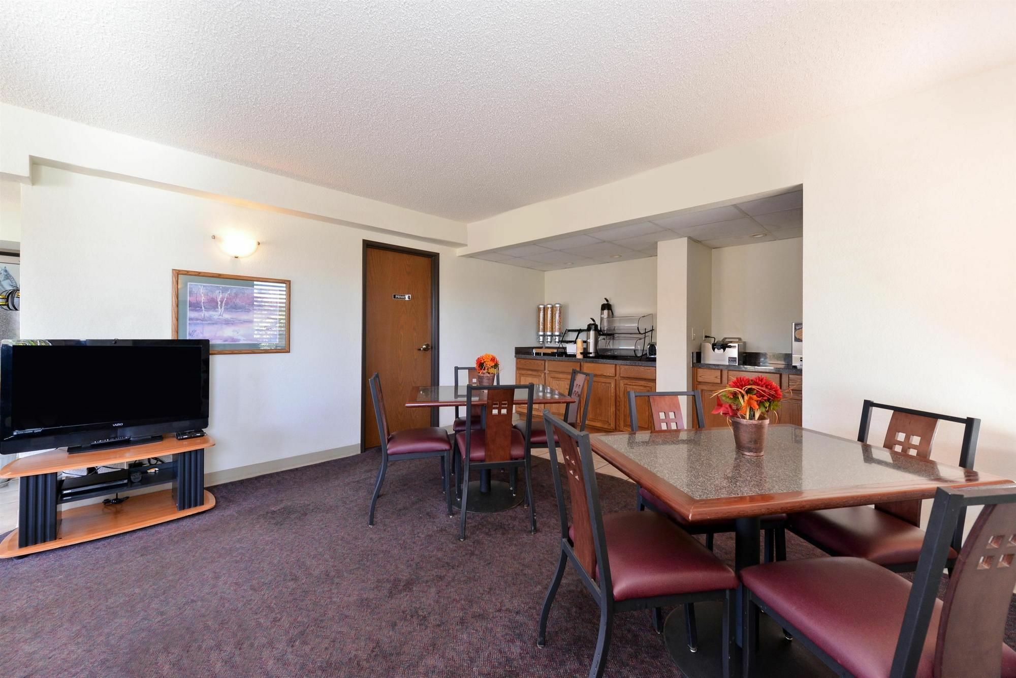 Executive Plus Inn And Suites Elk City Eksteriør billede